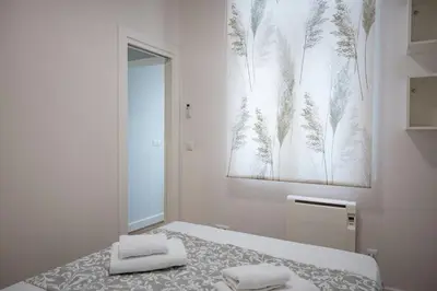 Cama o camas de una habitación en Luxurious apartment in Malasaña Centro madrid Temporal VAL212