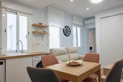 Una cocina o zona de cocina en Luxurious apartment in Malasaña Centro madrid Temporal VAL212