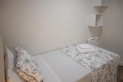Cama o camas de una habitación en Luxurious apartment in Malasaña Centro madrid Temporal VAL212