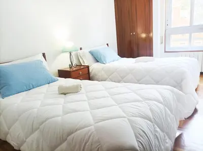 Cama o camas de una habitación en Stylish 2-Bedroom Apartment with Terrace in Central Madrid, WiFi & Metro Nearby