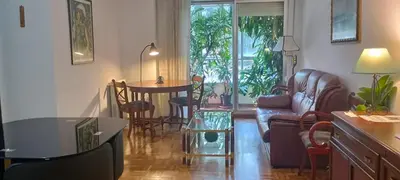 Zona de estar de Stylish 2-Bedroom Apartment with Terrace in Central Madrid, WiFi & Metro Nearby