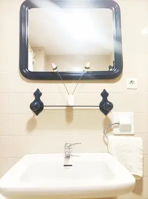 Plano de Stylish 2-Bedroom Apartment with Terrace in Central Madrid, WiFi & Metro Nearby