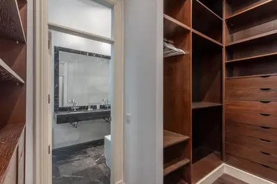 Un baño de Elegant Spacious Apartment for 4 High Ceilings Natural Light Madrid