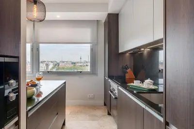 Una cocina o zona de cocina en Stylish 1BR Apartment with City Views – Colón