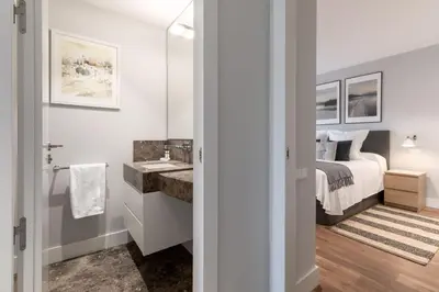 Cama o camas de una habitación en Stylish 1BR Apartment with City Views – Colón