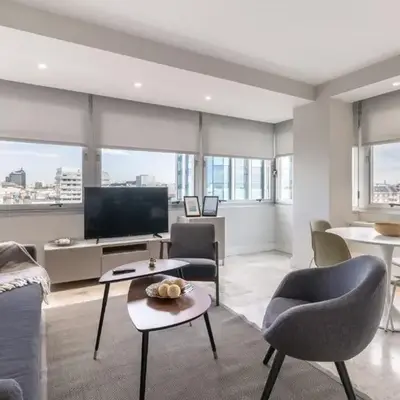 Stylish 1BR Apartment with City Views – Colón