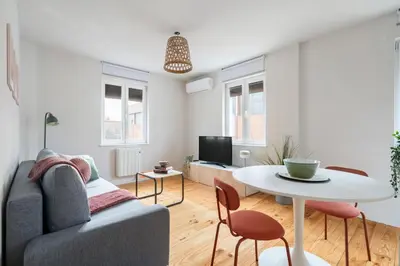 Zona de estar de Nice and bright apartment in Puerta del Ángel - Cabello