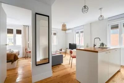 Una cocina o zona de cocina en Nice and bright apartment in Puerta del Ángel - Cabello