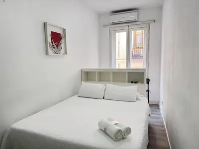 Cama o camas de una habitación en Apartamentos Day Madrid PLAZA DE ESPAÑA I