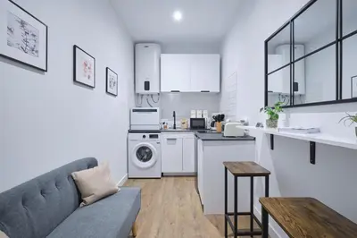 Una cocina o zona de cocina en Lovely Apartments - Apartasuite completo en excelente ubicación en Madrid