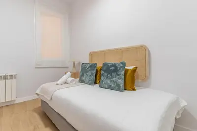 Cama o camas de una habitación en Renovated Modern -4 bedrooms 2baths-Salamanca