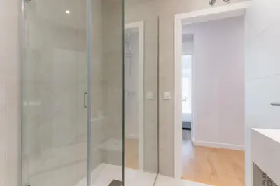 Un baño de Renovated Modern -4 bedrooms 2baths-Salamanca
