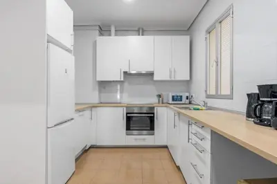 Una cocina o zona de cocina en Refurbished and Bright-4Bedrooms 2Bathrooms - Goya
