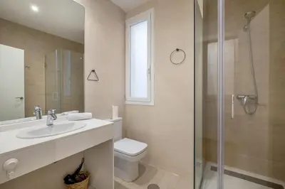 Un baño de Spacious apartment-4Bedrooms 2Bathrooms - Goya