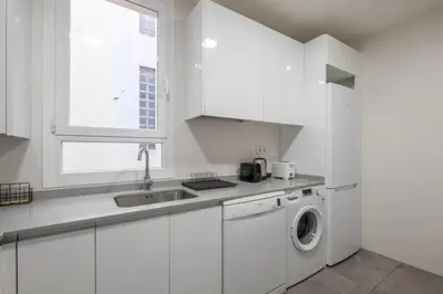 Una cocina o zona de cocina en Spacious apartment-4Bedrooms 2Bathrooms - Goya