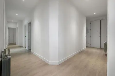 Plano de Modern Refurbished - 3Bedrooms 2Bathrooms - Goya
