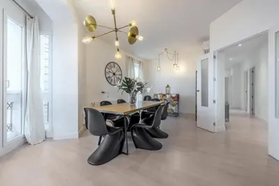 Plano de Modern Refurbished - 3Bedrooms 2Bathrooms - Goya
