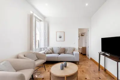 Una televisión o centro de entretenimiento en Bright apartment-4Bedrooms 2Bathrooms - Goya