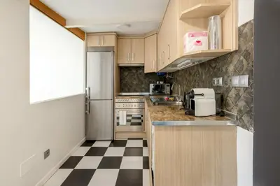 Una cocina o zona de cocina en Modern and Bright -2 Bedrooms 1 Bathroom-Lavapies