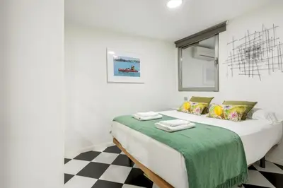 Cama o camas de una habitación en Modern and Bright -2 Bedrooms 1 Bathroom-Lavapies