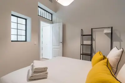Cama o camas de una habitación en Bright Stylish - 2Bedrooms 1Bathroom - Sol