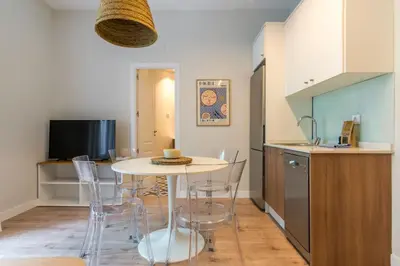 Una cocina o zona de cocina en Bright Stylish - 2Bedrooms 1Bathroom - Sol