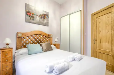 Cama o camas de una habitación en Tirso de Molina I - 3 dormitorios, 2 baños
