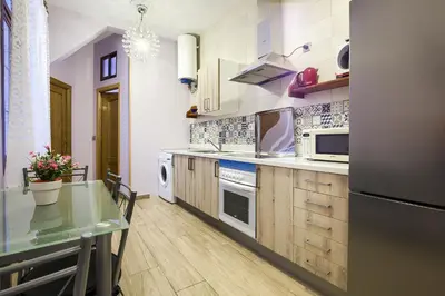 Una cocina o zona de cocina en Tirso de Molina I - 3 dormitorios, 2 baños