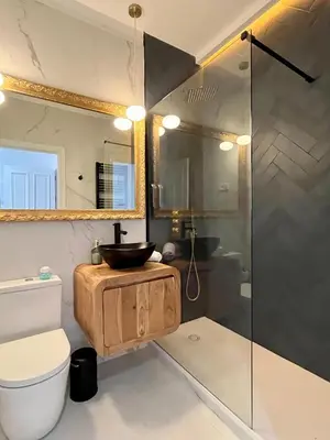 Un baño de dPLACE to Be - Apartamentos de Lujo en Centro Histórico