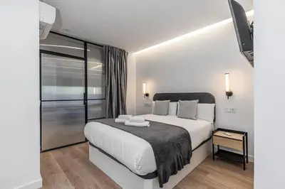 Cama o camas de una habitación en Queen's Plaza España Boutique - Alojamiento Corta Estancia