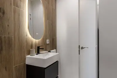 Un baño de Queen's Plaza España Boutique - Alojamiento Corta Estancia