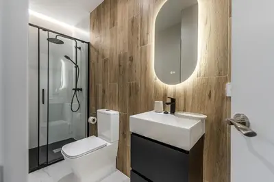 Un baño de Queen's Plaza España Boutique - Alojamiento Corta Estancia