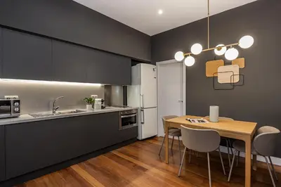 Una cocina o zona de cocina en Queen's Las Letras Boutique I - Alojamiento Corta Estancia