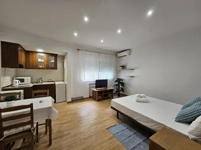 Una cocina o zona de cocina en Magico estudio en Plaza España