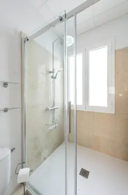 Un baño de Apartamentos Alcalá