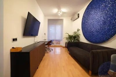 Una televisión o centro de entretenimiento en Efímera House Madrid