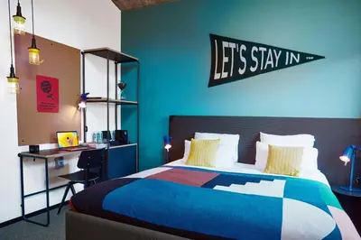 Cama o camas de una habitación en The Social Hub Madrid Extended Stay