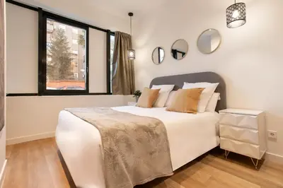 Cama o camas de una habitación en Catalina en Madrid