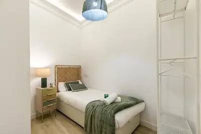 Cama o camas de una habitación en Queen's Chamberí Boutique II - Alojamiento Corta Estancia