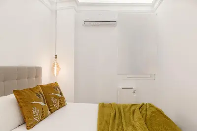 Cama o camas de una habitación en Queen's Chamberí Boutique II - Alojamiento Corta Estancia