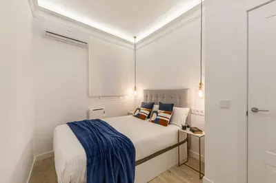 Cama o camas de una habitación en Queen's Chamberí Boutique II - Alojamiento Corta Estancia
