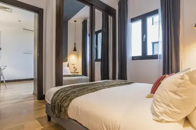 Cama o camas de una habitación en Gran Via by SkyKey