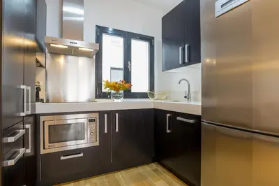 Una cocina o zona de cocina en Gran Via by SkyKey