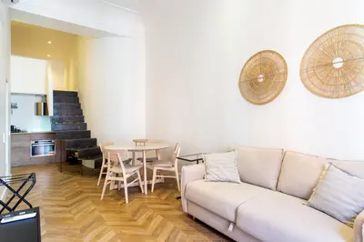 Una cocina o zona de cocina en 2- Hotel-style Duplex in Puerta del Sol - Central & Cozy
