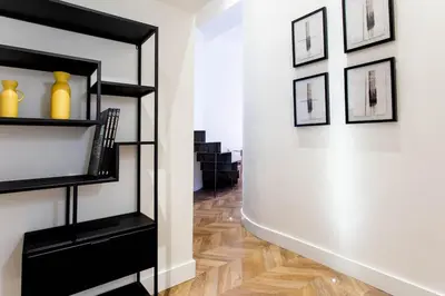 Plano de 2- Hotel-style Duplex in Puerta del Sol - Central & Cozy