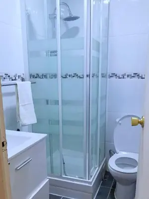Un baño de Apartamentos EconoStay Sol