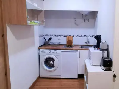 Una cocina o zona de cocina en Apartamentos EconoStay Sol