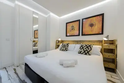 Cama o camas de una habitación en GuestReady - A lovely home near Plaza Mayor