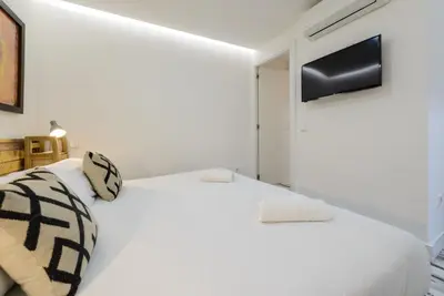 Cama o camas de una habitación en GuestReady - A lovely home near Plaza Mayor