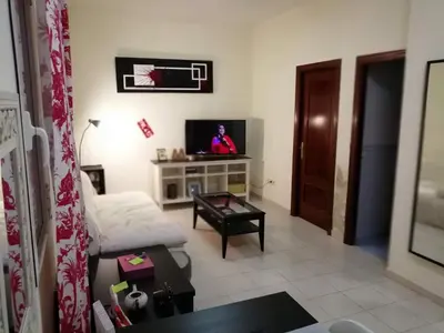 Una televisión o centro de entretenimiento en Piso Económico en pleno Chamberi